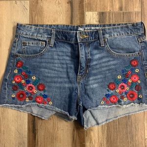 Gap Sexy Boyfriend Short embroidered cut offs